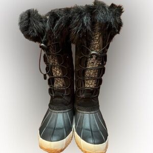 NWT BearPaw Leather Wool Black and Gray Sheepskin Fur-Trimmed Boots Size 7